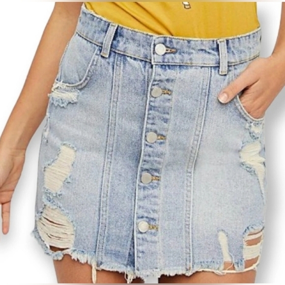 FREE PEOPLE 🤩 Distressed Button Down Jean Skirt Size 6 100% Cotton!!!! 🥰 - Picture 2 of 14